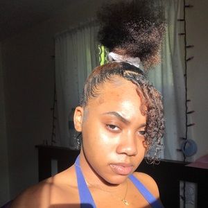 Meet your Posher, Demetria